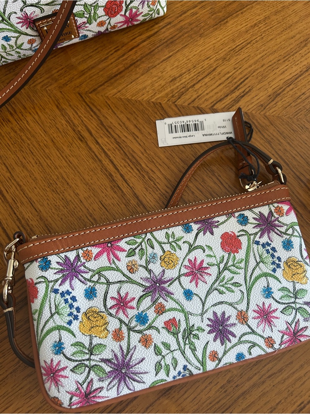 New D & B White Floral Crossbody with Brown Leather Strap & Matching Wristlet - Picture 14 of 15